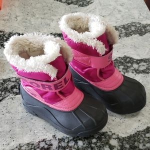 Toddler girl size 11 sorel boots.
